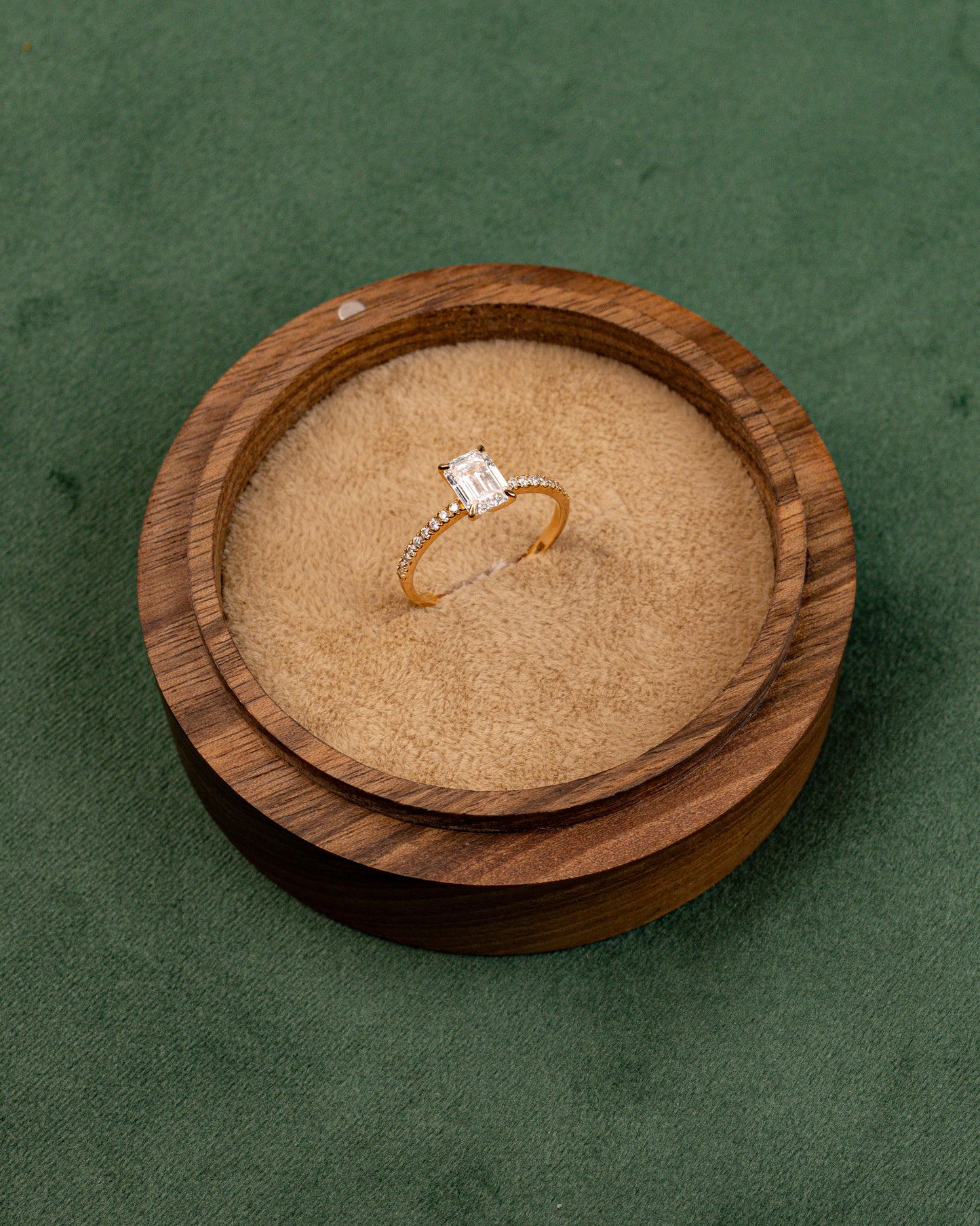 Big emerald pavé