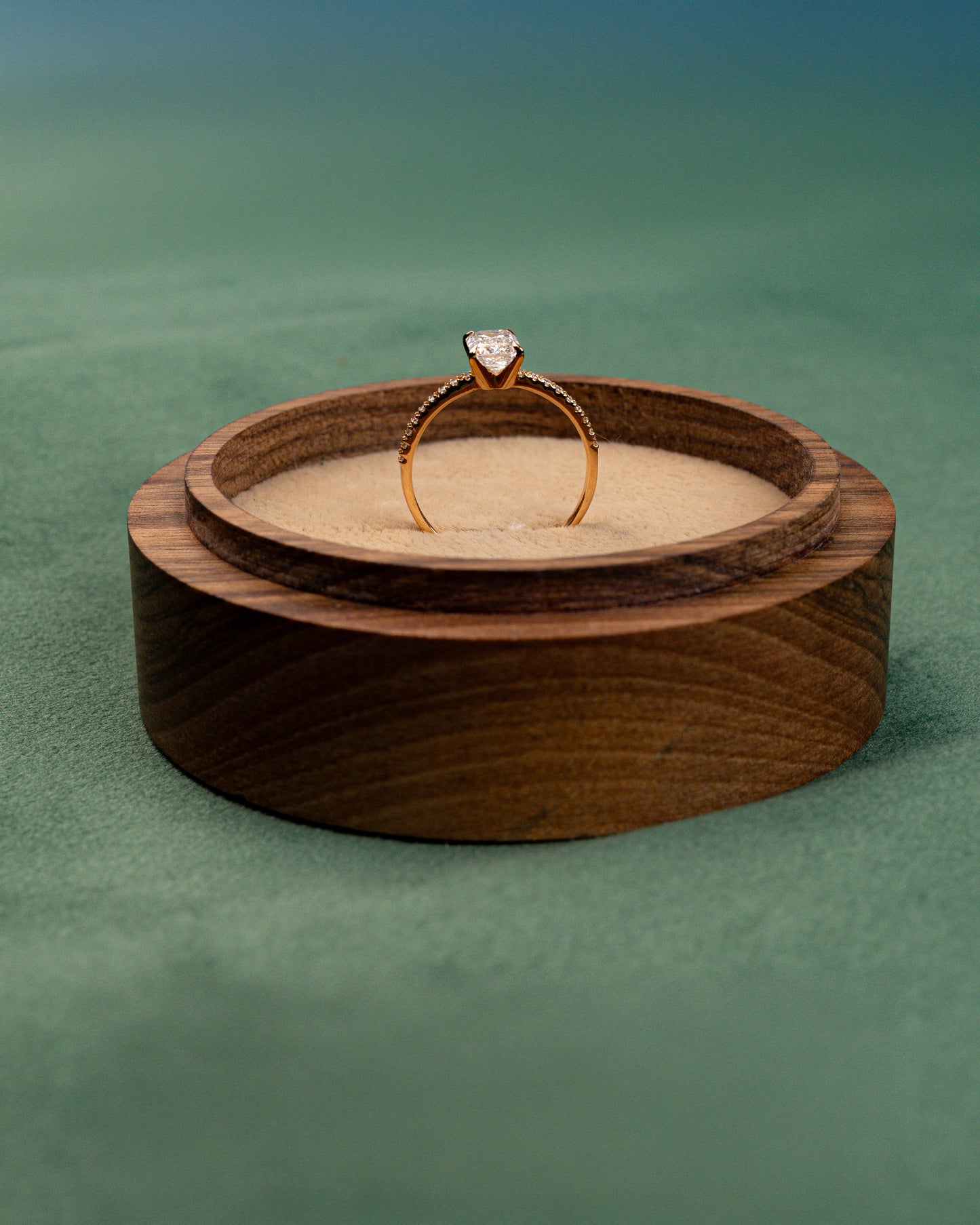 Big emerald pavé